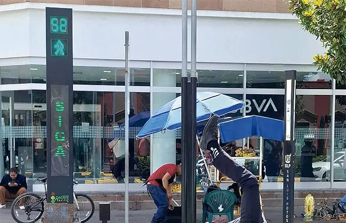 Estrena Carranza y Uresti señalización electrónica