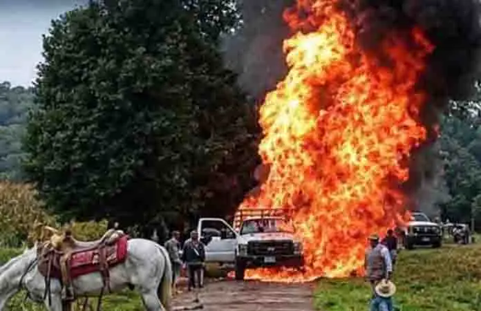 Explota pirotecnia en procesión; muere mujer Explota pirotecnia en procesión; muere mujer