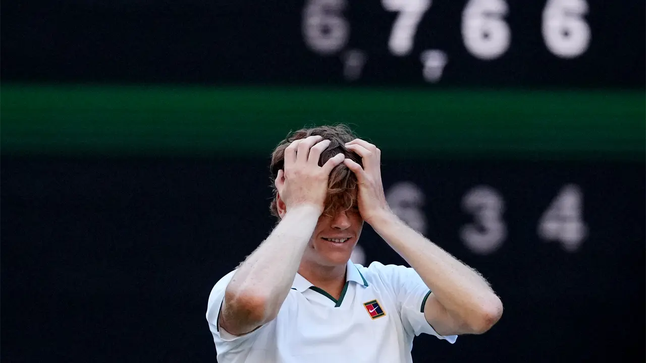 Jannik Sinner se retira del Masters de Shanghái por lesión en rodilla