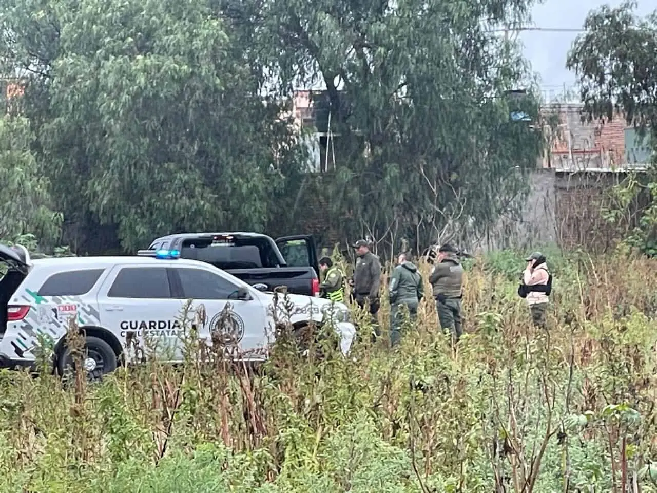Localizan a hombre sin vida dentro de camioneta en Villa de Pozos