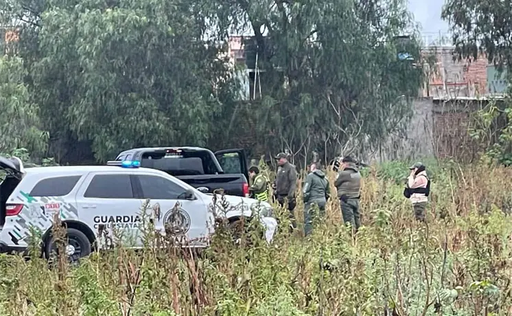 Localizan a hombre sin vida dentro de camioneta en Villa de Pozos
