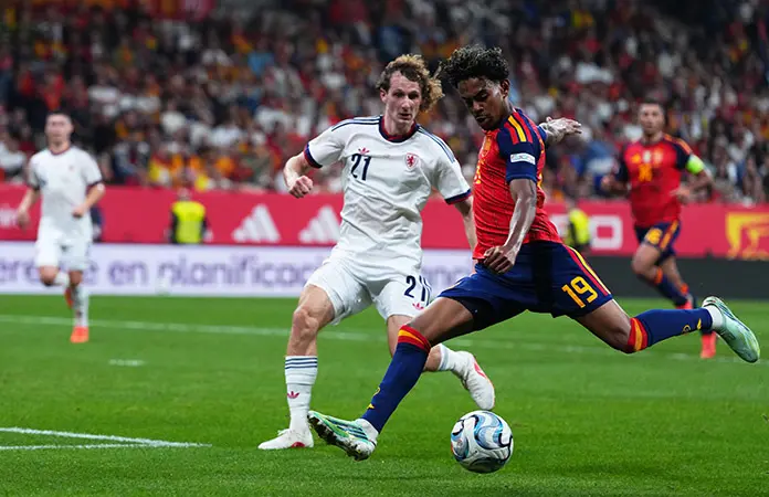 Superó España a la República Checa 3-1