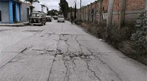 Vecinos denuncian grietas y hundimientos en colector Saucito Vecinos denuncian grietas y hundimientos en colector Saucito