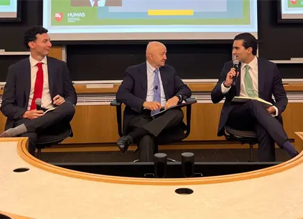 Salinas reaparece en Harvard con charla para estudiantes Salinas reaparece en Harvard con charla para estudiantes