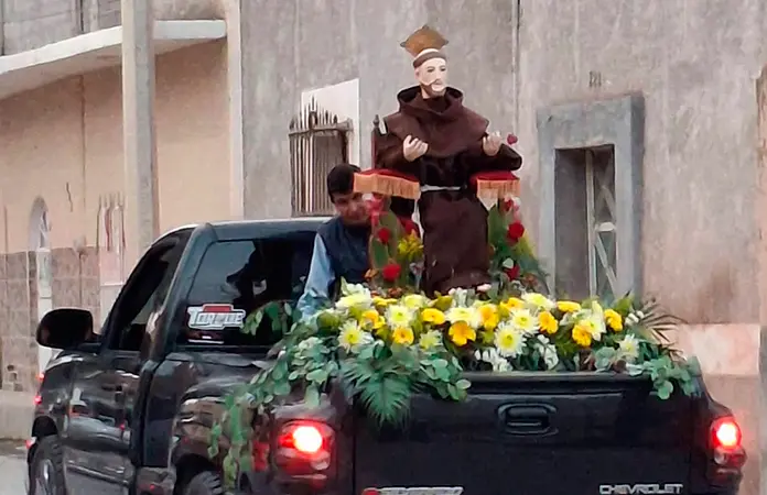 Llevan a cabo el Tránsito Franciscano