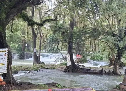 Mantienen cerrados siete parajes de la Huasteca