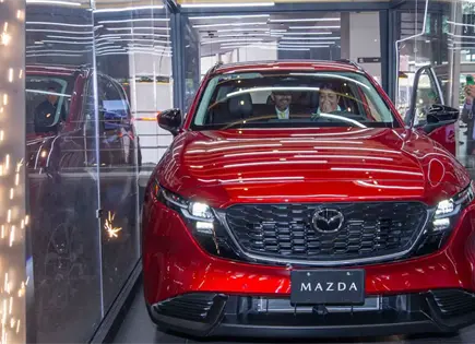 Mazda M&eacute;xico regala SUV a vendedora por su lealtad