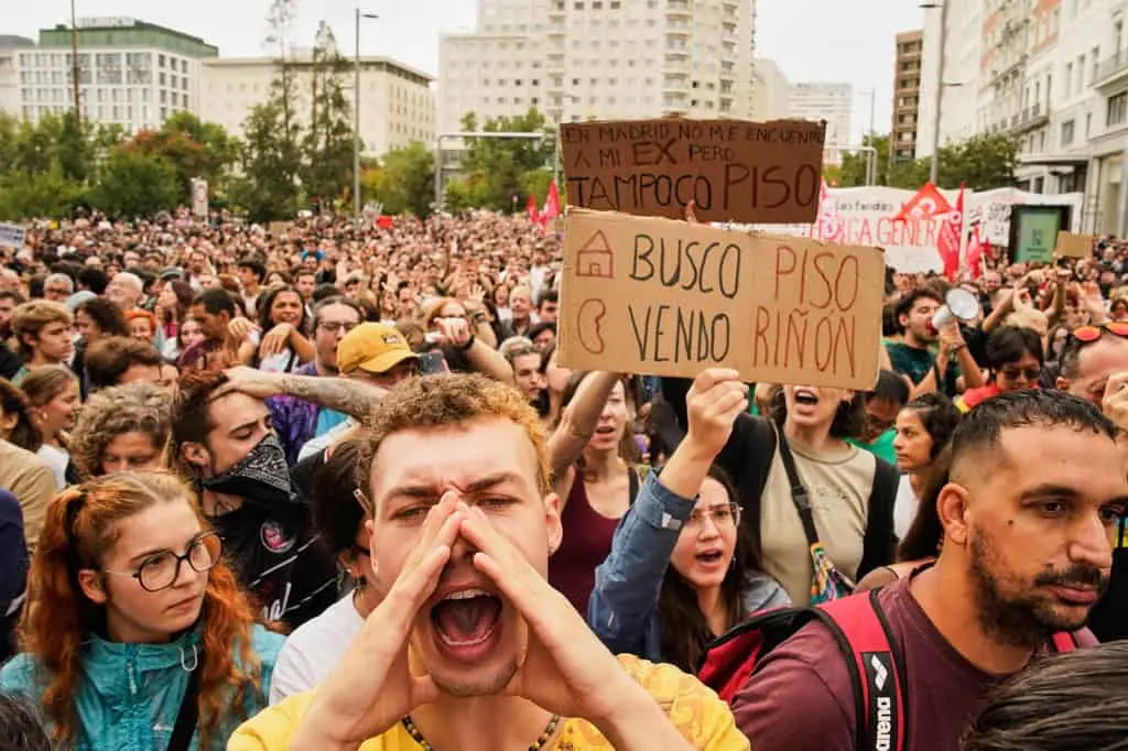 ¿Qué saber sobre las protestas por vivienda en España tras el desalojo de una mujer de 87 años?