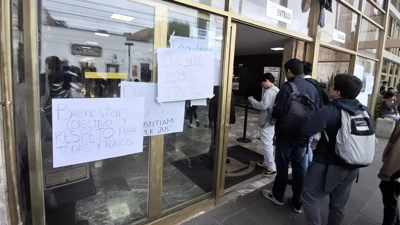 Toman Facultad de Derecho; piden transparencia y respetar autonomía