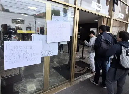 Toman Facultad de Derecho; piden transparencia y respetar autonomía Toman Facultad de Derecho; piden transparencia y respetar autonomía