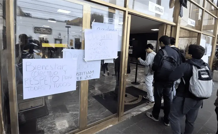 Toman Facultad de Derecho; piden transparencia y respetar autonomía Toman Facultad de Derecho; piden transparencia y respetar autonomía