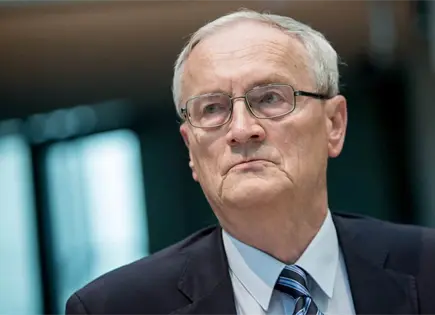 Alemania detiene a exjefe de inteligencia por sospecha de traici&oacute;n