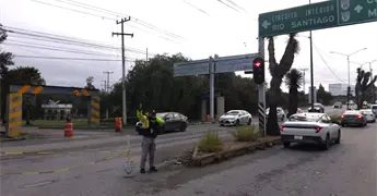 Cierre del R&iacute;o Santiago complica tr&aacute;nsito al poniente y norte