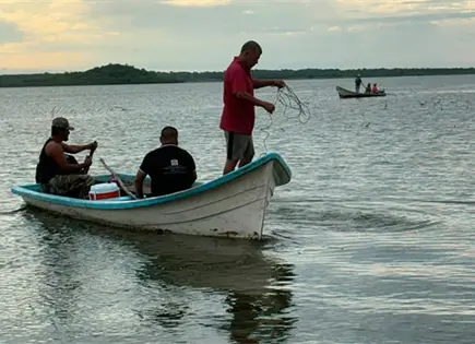Continúa la búsqueda de joven desaparecido en laguna La Marland Continúa la búsqueda de joven desaparecido en laguna La Marland