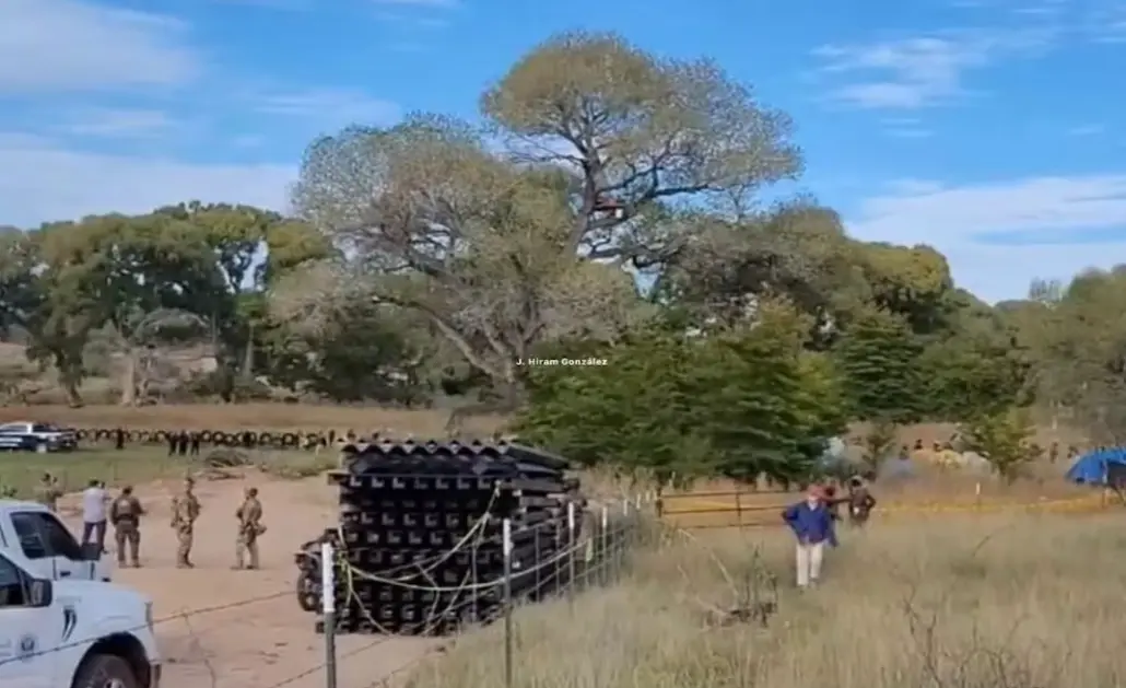 Derriban árbol de 250 años para avanzar con muro entre Sonora-Arizona