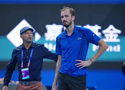 Medvedev descalificado en semifinal del Abierto China por incidente con espectador