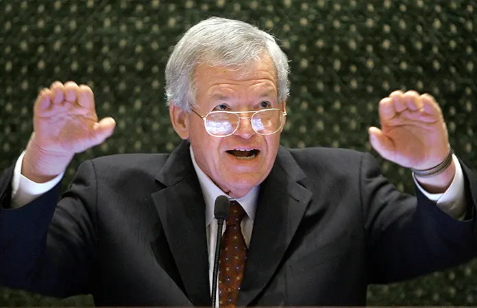 Muere el republicano Dennis Hastert