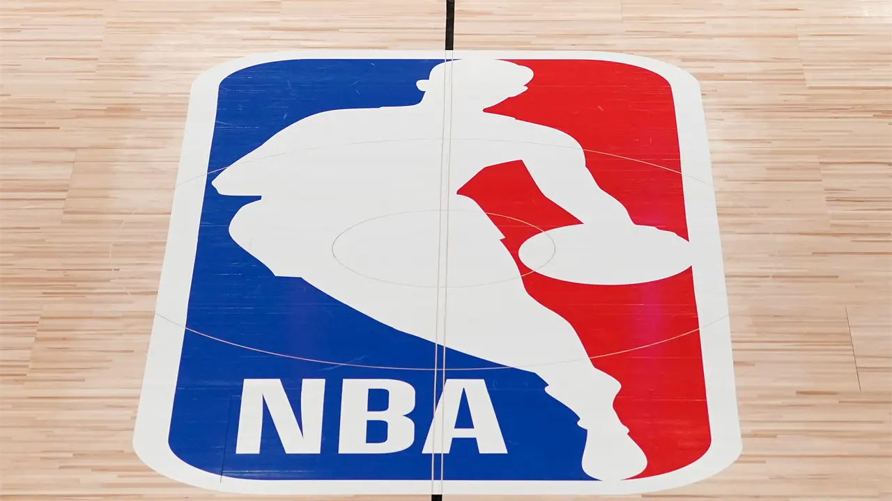 NBA prueba balón inteligente en partidos de exhibición