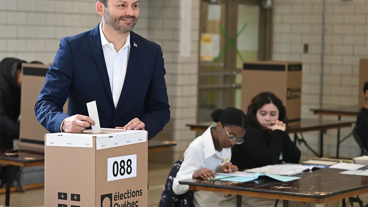 Partido Quebequense gana elecciones y promete referéndum