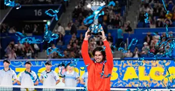 Regreso exitoso de Carlos Alcaraz: campe&oacute;n en Jap&oacute;n