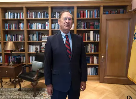 Samuel Alito explica su recusaci&oacute;n en caso de cambio clim&aacute;tico