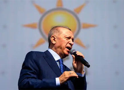 Alcalde de Izmir Cemil Tugay se une al partido oficialista AKP Alcalde de Izmir Cemil Tugay se une al partido oficialista AKP