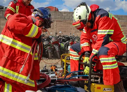 Cruz Roja SLP compite en rescate vehicular nacional