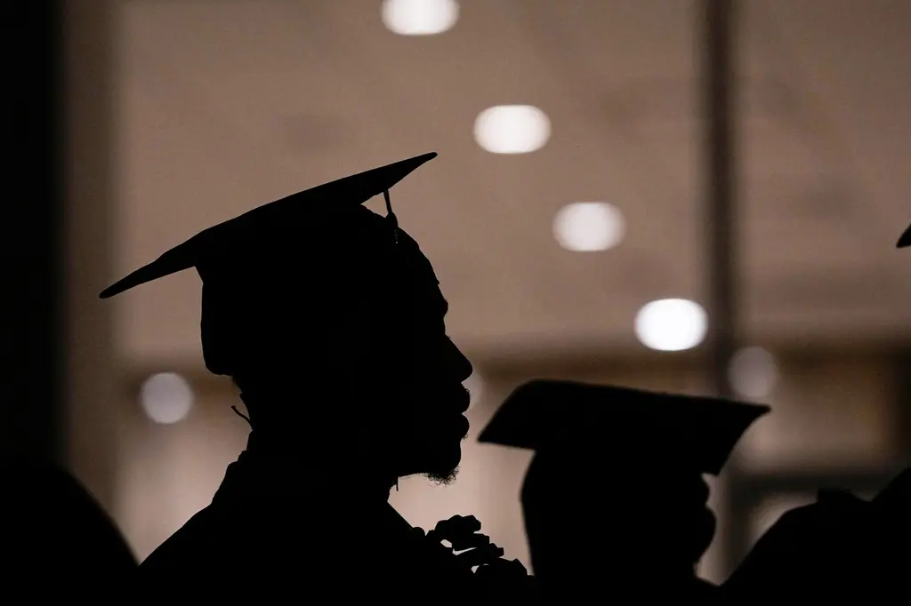 EEUU propone tarifa de 70,000 dólares para estudiantes internacionales OPT