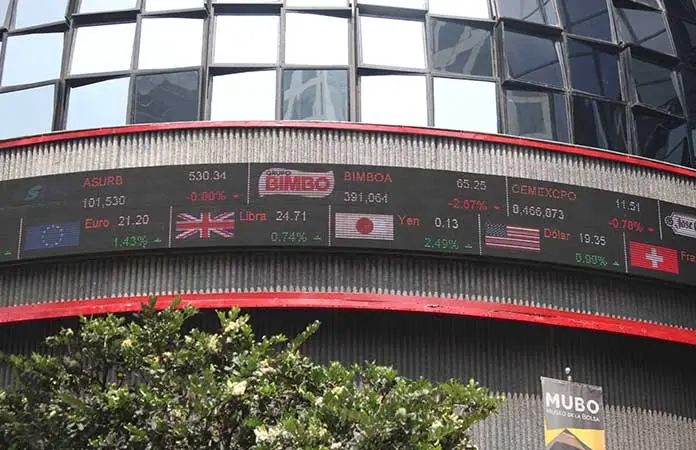 Gana la BMV 0.52% en línea con EU
