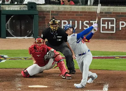 Kik&eacute; Hern&aacute;ndez impulsa victoria de Dodgers con jonr&oacute;n en Atlanta