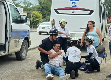 Pasajero sufre fractura al caer de un camión Pasajero sufre fractura al caer de un camión
