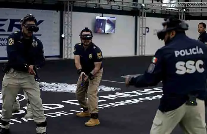 Policías se forman con realidad virtual