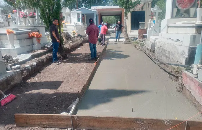 Rehabilitan pasillo del panteón Morelos