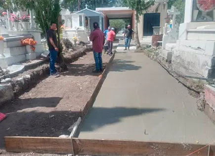 Rehabilitan pasillo del panteón Morelos Rehabilitan pasillo del panteón Morelos