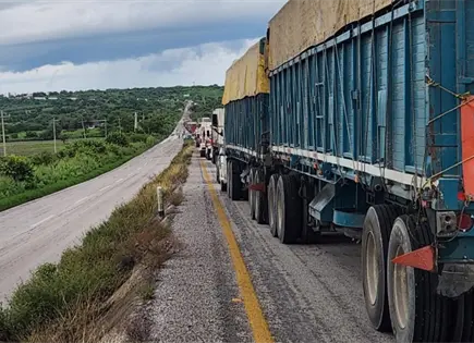 Accidente causa cierre de carretera Tampico-Valles Accidente causa cierre de carretera Tampico-Valles