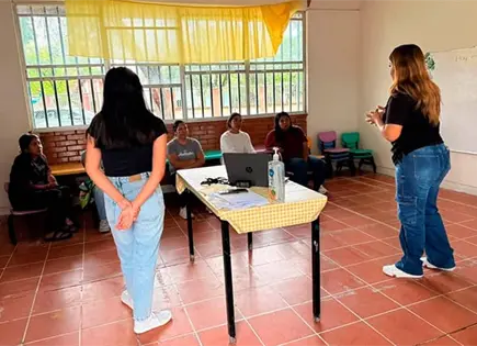 Brindan pl&aacute;tica sobre uso de dispositivos digitales a familias