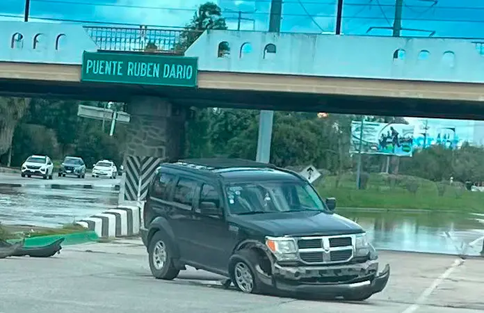 Charcos provocan nuevo percance en el Río Santiago