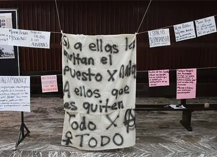 Denuncian violencia de género en Derecho Denuncian violencia de género en Derecho