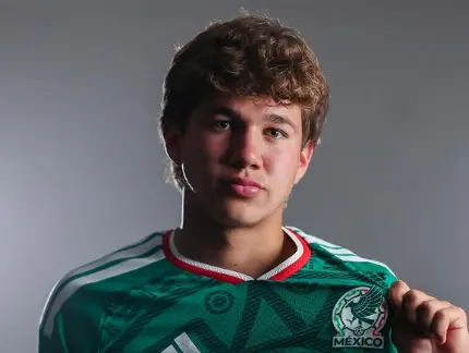 La nueva joya del futbol mexicano destaca en la prensa europea