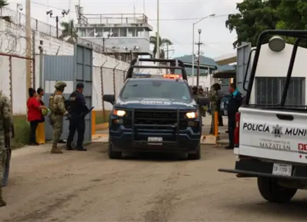 Riña en penal de Mazatlán deja seis muertos y 15 heridos Riña en penal de Mazatlán deja seis muertos y 15 heridos