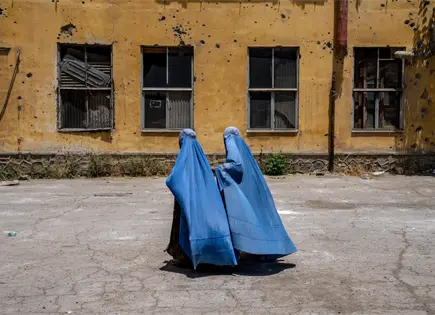 Talibanes arrestan a mujeres en Kabul y Herat por maquillaje