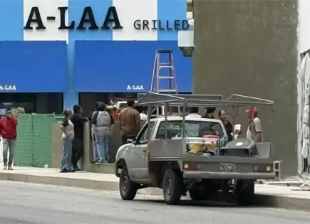Recibe trabajador descarga el&eacute;ctrica en poller&iacute;a