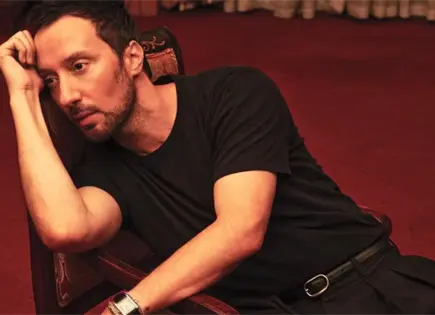 Anthony Vaccarello deja la dirección creativa de Saint Laurent Anthony Vaccarello deja la dirección creativa de Saint Laurent