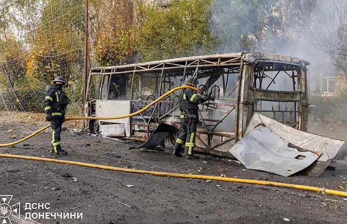 Ataque a autobús deja 30 muertos