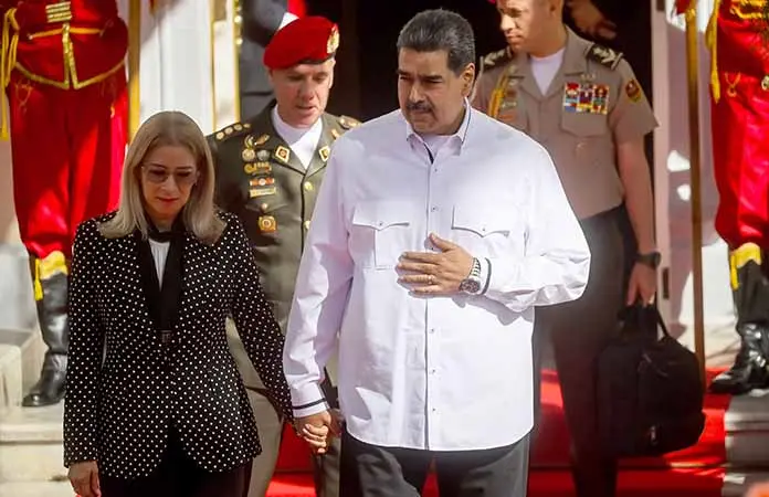 Aumenta EU cargos a Nicolás Maduro