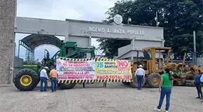Bloquean cañeros Ingenio de Tambaca