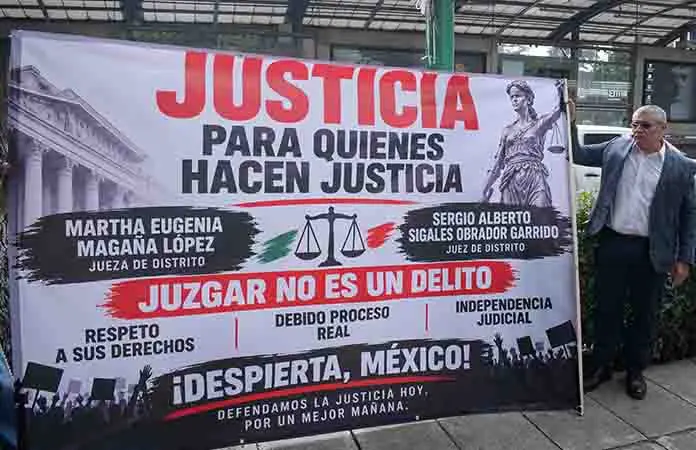 Exjueza Magaña comparece ante la "Inquisición"