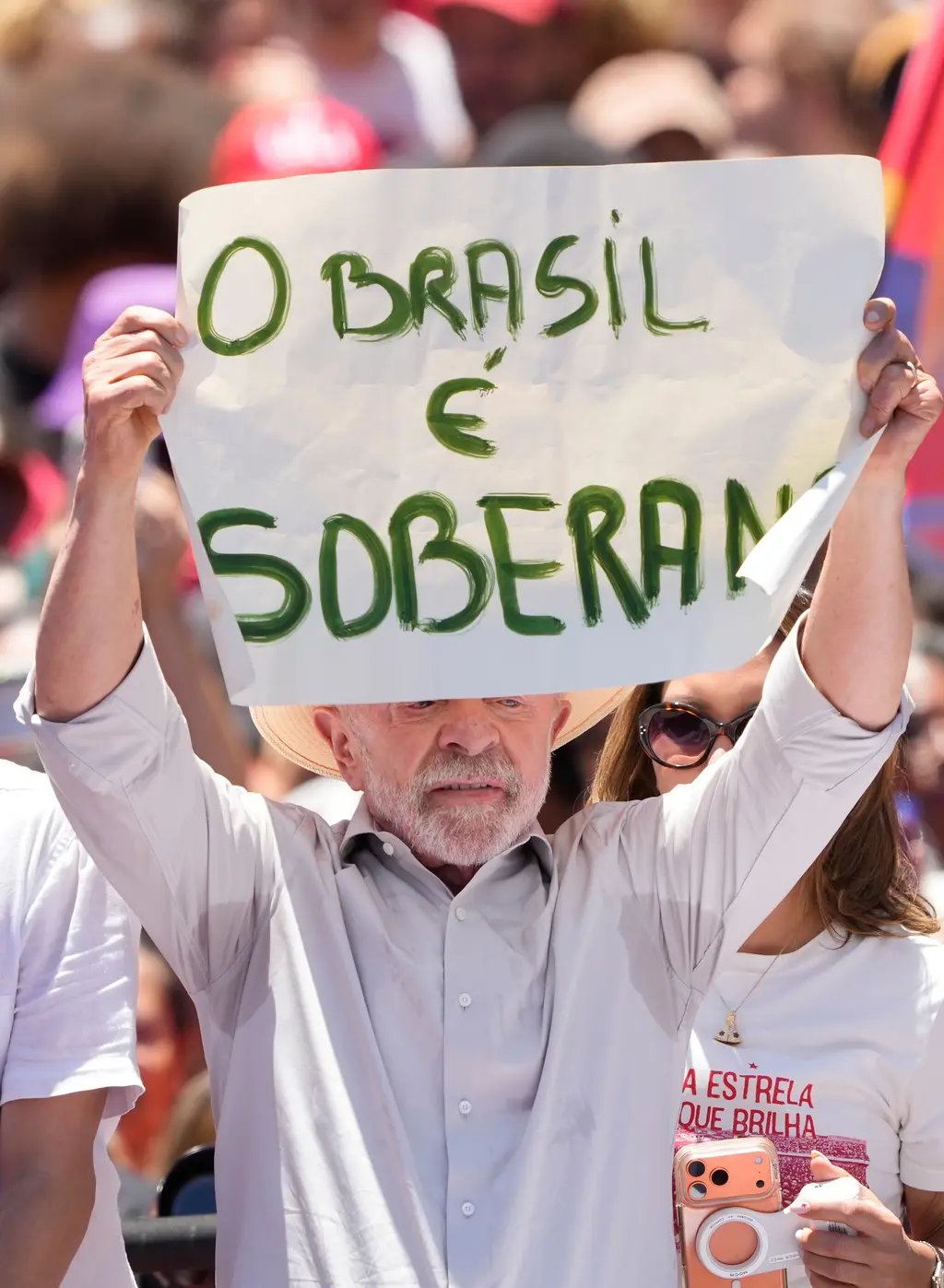 Gobierno de Brasil reduce impuestos para bajar precios de combustibles