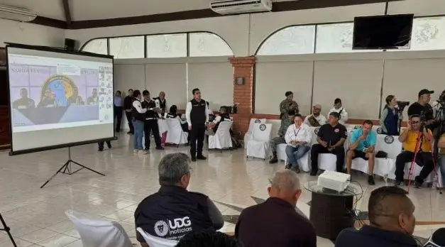Instalan tres puestos de mando ante llegada del huracán Simón
