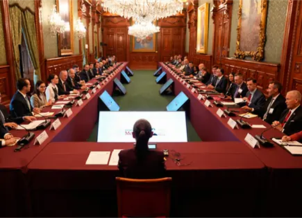Sheinbaum y embajador Johnson dialogan sobre seguridad y comercio Sheinbaum y embajador Johnson dialogan sobre seguridad y comercio